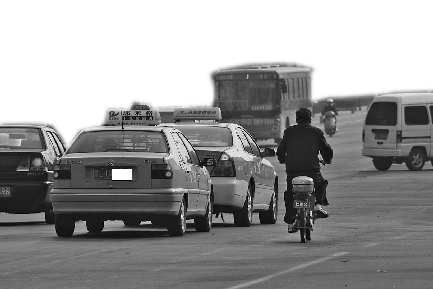 【图】运营山寨版出租车 驾照降级拘留10天