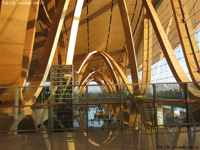 请问昆明机场到汽车南站有多远,有没有大巴可