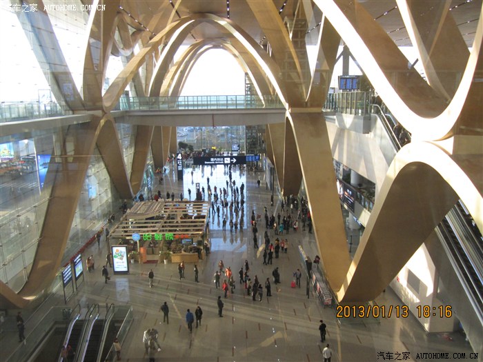 请问昆明机场到汽车南站有多远,有没有大巴可