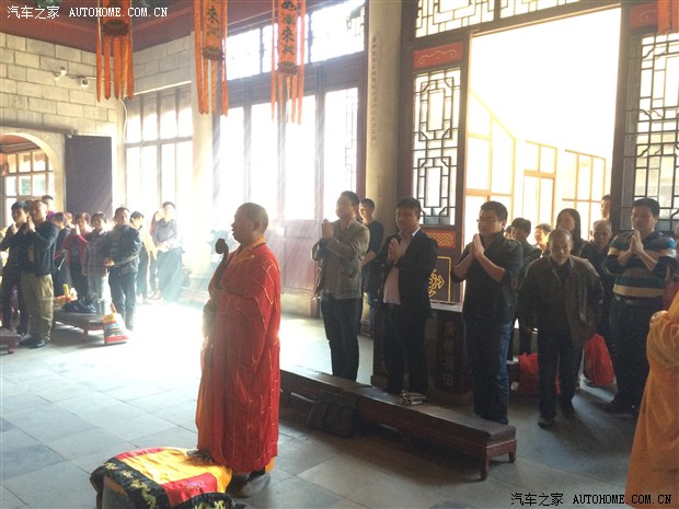 地区新闻 正文   在到达目的地上封寺后,车主们先是领略了南岳衡山的