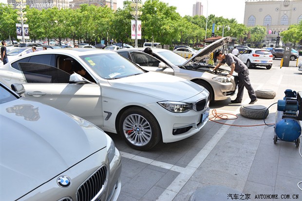 在两天的活动中,塘沽地区的许多BMW车主纷纷将爱车开到活动场地,接受天津天宝售后团队热情、专业的服务。车主们称赞连连,纷纷表示希望天津天宝今后能多开展这样的活动。天津天宝售后服务主管周先生说:售后服务进社区作为天津天宝的常态化活动,今后将持续举办下去,我们会积累经验,越办越好。我们也会走进更多的社区和生活圈,将优质服务带给更多的BMW车主。