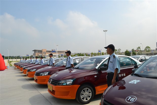 金宁驾院桑塔纳教练车交车仪式圆满举行