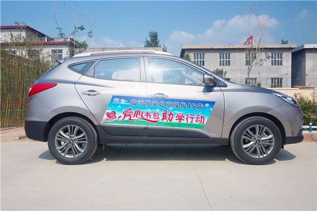 公益在行动--悦来现代爱心书包捐赠记