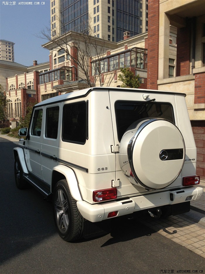 奔驰白色g63.