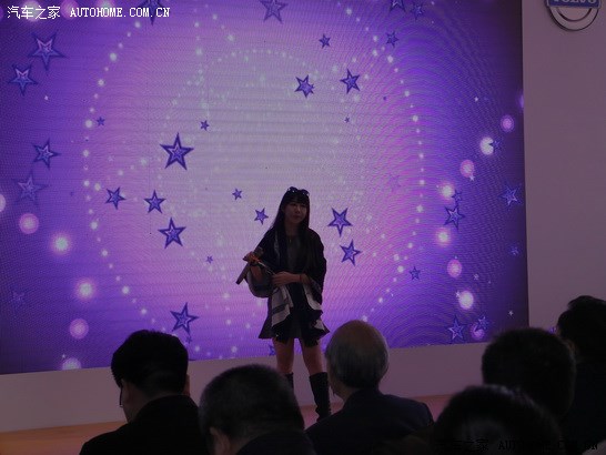 美女嘉宾崔圣晗表演