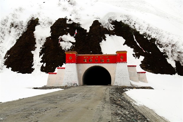 折多山隧道图片